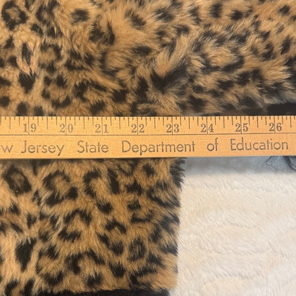 Stylish Leopard and Black Teddy Jacket - Picture 10 of 11